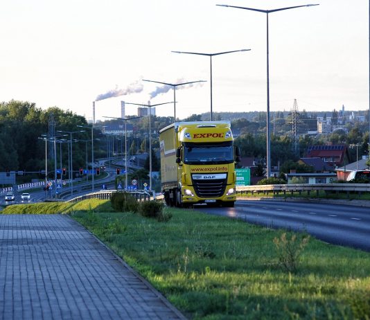 Czy zarobki spedytora mogą być satysfakcjonujące?