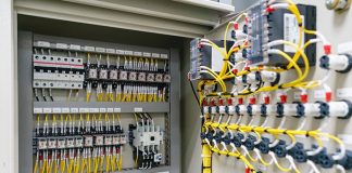 naprawa instalacji elektrycznych