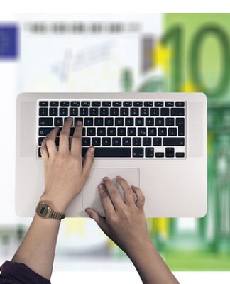 Ile zarabia specjalista ds e commerce?