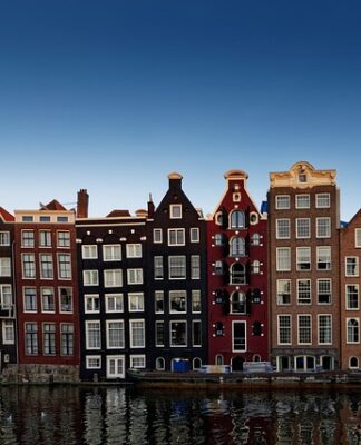 Jakie są dostępne kanały komunikacji marketingowej?