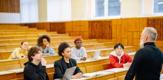 Czy warto inwestować w program CGMA od CIMA na studiach podyplomowych? Analiza korzyści dla kariery program CGMA od CIMA na studiach podyplomowych