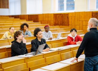 Czy warto inwestować w program CGMA od CIMA na studiach podyplomowych? Analiza korzyści dla kariery program CGMA od CIMA na studiach podyplomowych